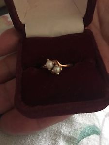 10 kt Gold and Real Pearls Ladies Ring