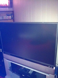 40" TOSHIBA HD FLAT SCREEN TV WITH STAND AND REMOTE
