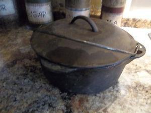 Antique GRISWOLD cast iron pot with cover