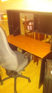 Computer desk and chair set! Couple scratches but good set