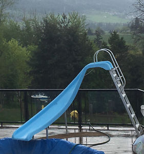 Curved pool slide