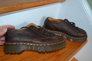 DR MARTENS MENS 6 OR WOMAN 9