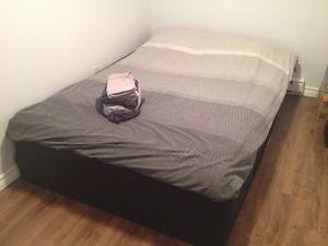 Full queen bed set - asking $140