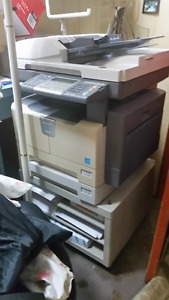 LARGE PHOTOCOPIER FOR 3 SIZE PAPER, ZOOM OR EXPAND