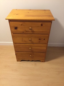 Pine 4 drawer dresser