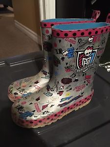 Size 13 monster high rubber. Boots $10