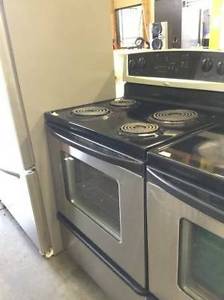 WHIRLPOOL STAINLESS STEEL ELECTRIC COIL TOP STOVE 30"