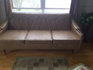 Wanted: RETRO/VINTAGE COUCH