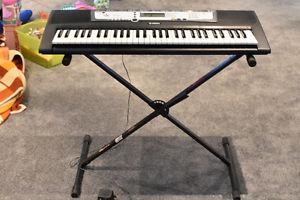 Yamaha E213 Keyboard with Stand