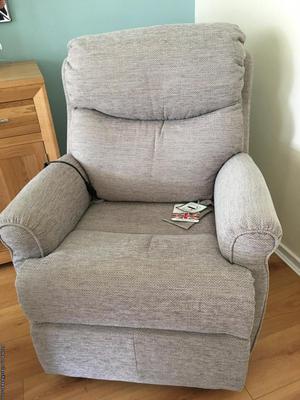 Rise/Reclining Chair(New)