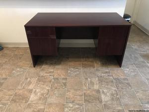 Red Mahogany Office Desk Real Nice 59”Wx 30” Deep x