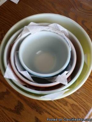 Pyrex/ nesting bowls