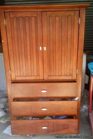 Wood TV Cabinet with 3 Drawers