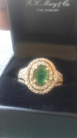 Exquisite Diamond and Emerald Ring