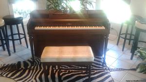 Gable spinnet piano