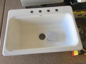 Porcelain white sink and faucet