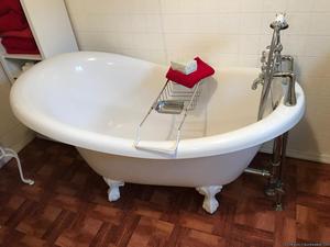 Bath tub claw foot