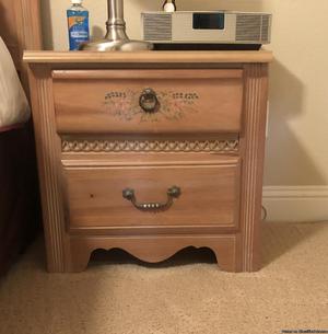 Girls 5 piece bedroom Suite.