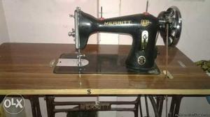 merriet sewing machine good condition