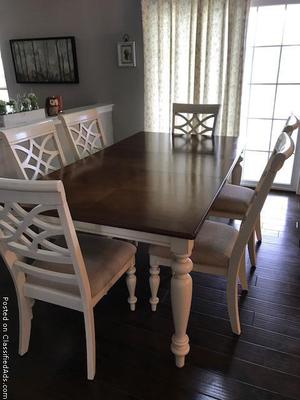 Gorgeous Dining Room table & chairs and matching Sideboard
