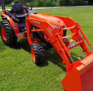  Kubota B HST 26 HP tractor W/Loader =