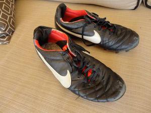 Nike Better World Size 8 Soccer Shoes used but in decent