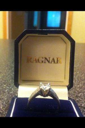 18 Karat White Gold 1.18 ct. Ladies Diamond Engagement Ring