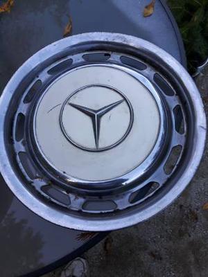 Mercedes hubcaps