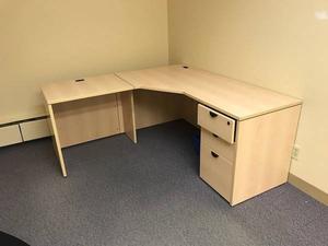 Office desk(s) - 6 total for sale