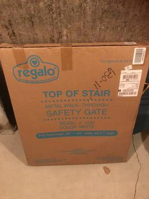 Regalo top of stair gate