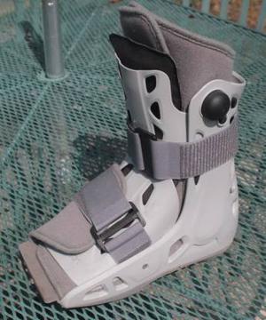 Aircast orthopaedic boot