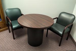 ROUND TABLE & CHAIRS