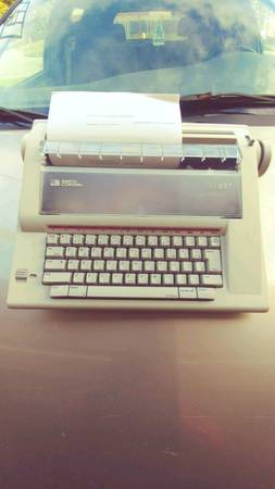 Smith Carona Typewriter DLX 100