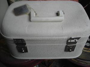 ~ VINTAGE "MAKE-UP CARRY-CASE" / "AMERICAN TOURISTER"