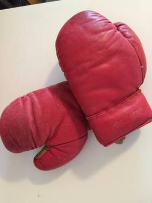 Vintage George Chuvalo 's boxing gloves