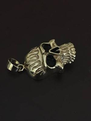 Heavy 10k gold skull pendant