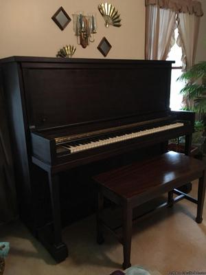 Piano Packard Upright in Beautiful condition