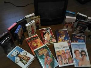 SANYO VCR T.V & VHS MOVIES