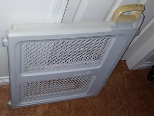 Safety first Pressure mounted baby gate