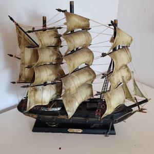 Handcrafted Wooden Ship Replica: "Fragata Espanola Ano 