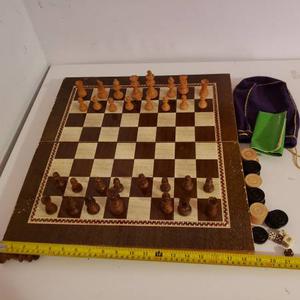 LARGE WOODEN CHESS AND BACKGAMMON COMPLETE SET