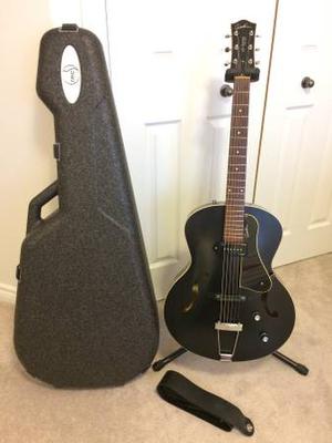 Godin 5th Avenue Kingpin with Tric case and leather Godin