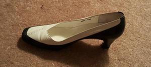 Vintage Howard Fox Shoes Two Toned Pumps