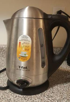Electric kettle with adjustable temperature
