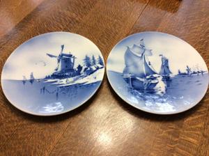 Pair of Dutch Delft Plates
