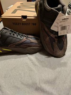 Yeezy Boost 700 Mauve. 9.5
