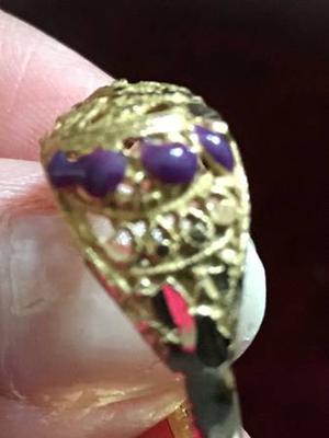 18K Yellow Gold Ring Size 7 with Purple Stones Excellent