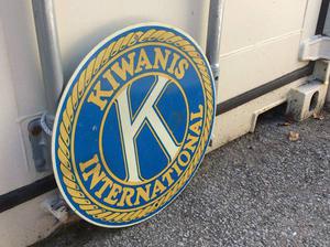 Vintage "KIWANIS INTERNATIONAL" metal sign !