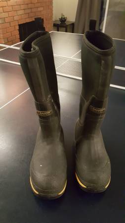 Tornado Baffin steel toed winter boots size 9 mens