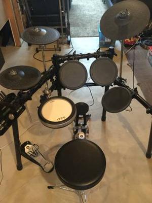 Yamaha digital drum kit